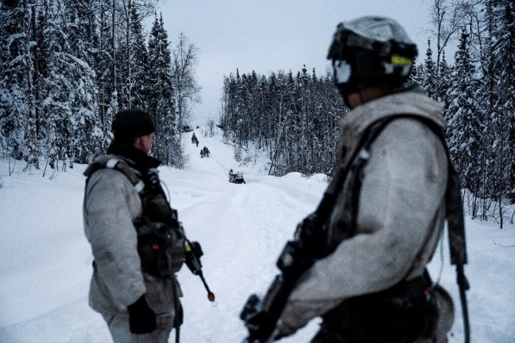 Amerikanische Soldaten erreichen das Übungsgebiet, um zusammen mit den schwedischen Kameraden zu trainieren.
